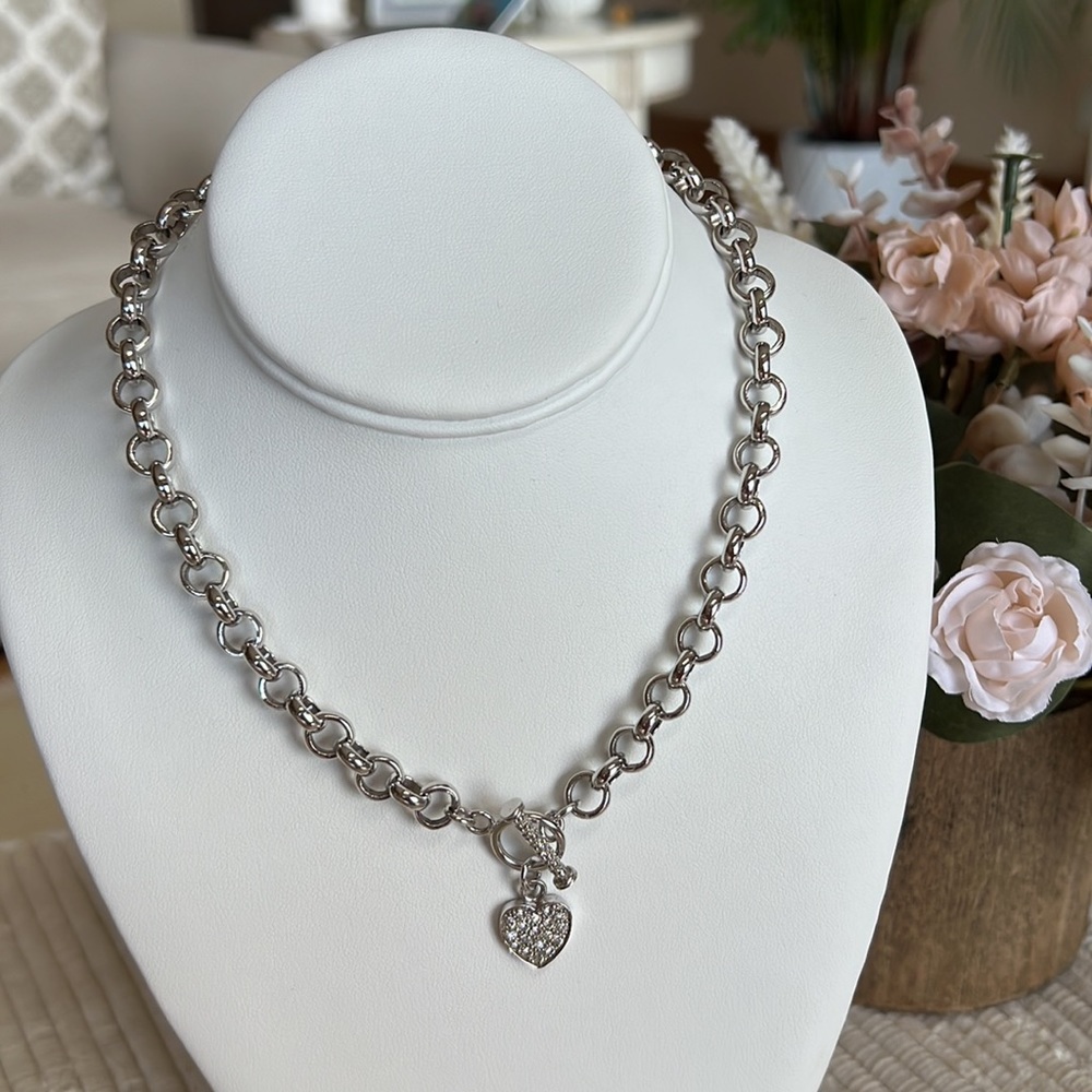 Beautiful Sterling Silver Necklace 🌸 18.5”